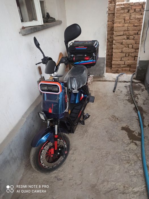 Sukuter sotiladi holati yangi 6 ta akumlatorli olinganiga 1 oy bulgan