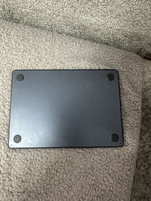 Vand laptop macbook air M3 3113 pentru piese