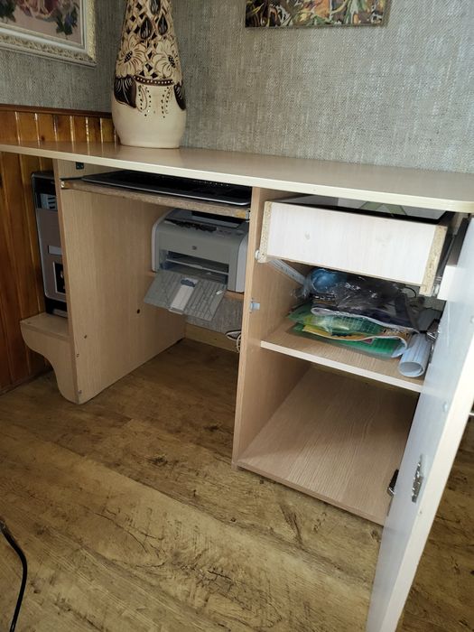 Письменный стол для работы