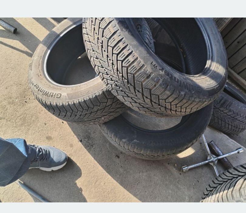 2 anvelope Giti iarna 215/60 R17 96H,stare bună pretabile SUV