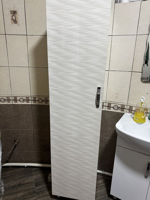 Продам шкаф для душевой и прихожей