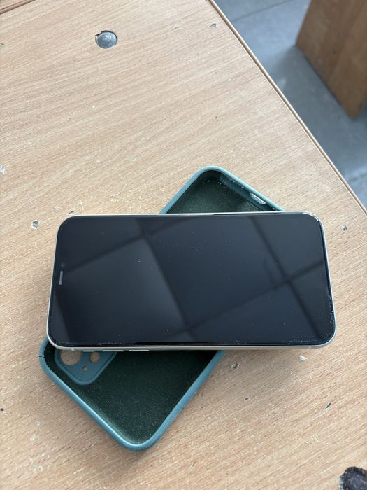 Продам айфон 11 в хорошем состоянии