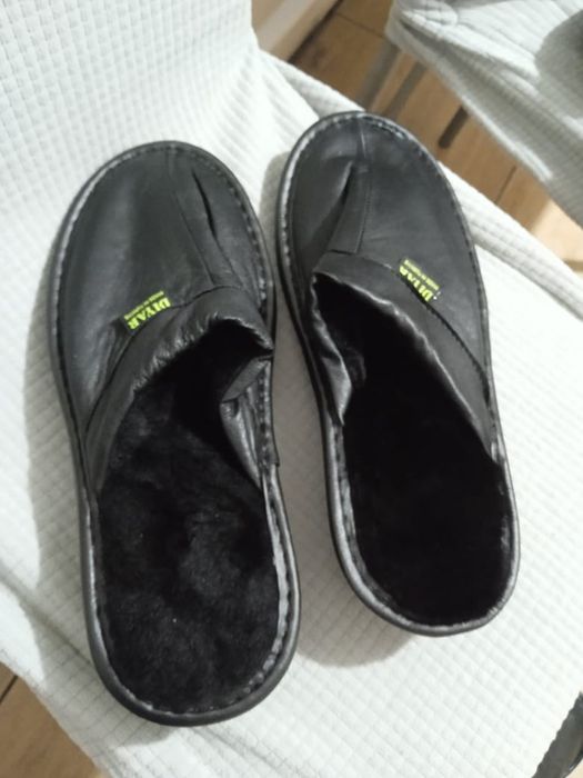 Обувь и шлепанцы кожанные