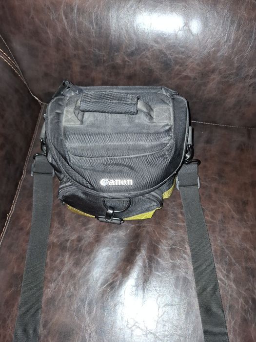 Canon комплект фотоапарат, обектив, чанта, батерия и зарядно