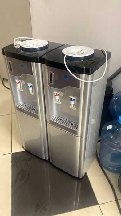 Кулер для воды, диспенсер