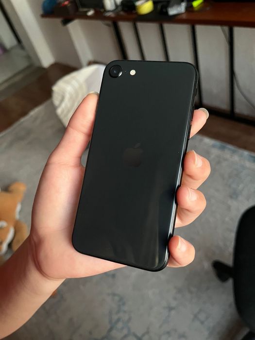 Продам Iphone SE
