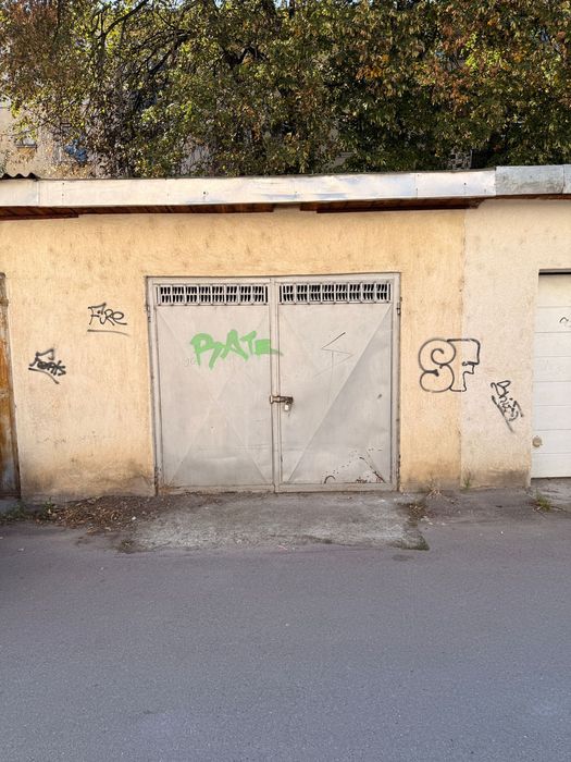 Garaj de vanzare