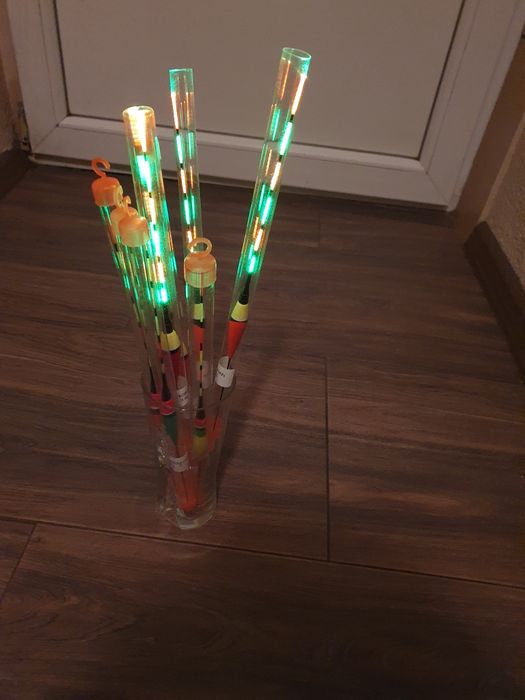 Pluta lumina LED pescuit noaptea.