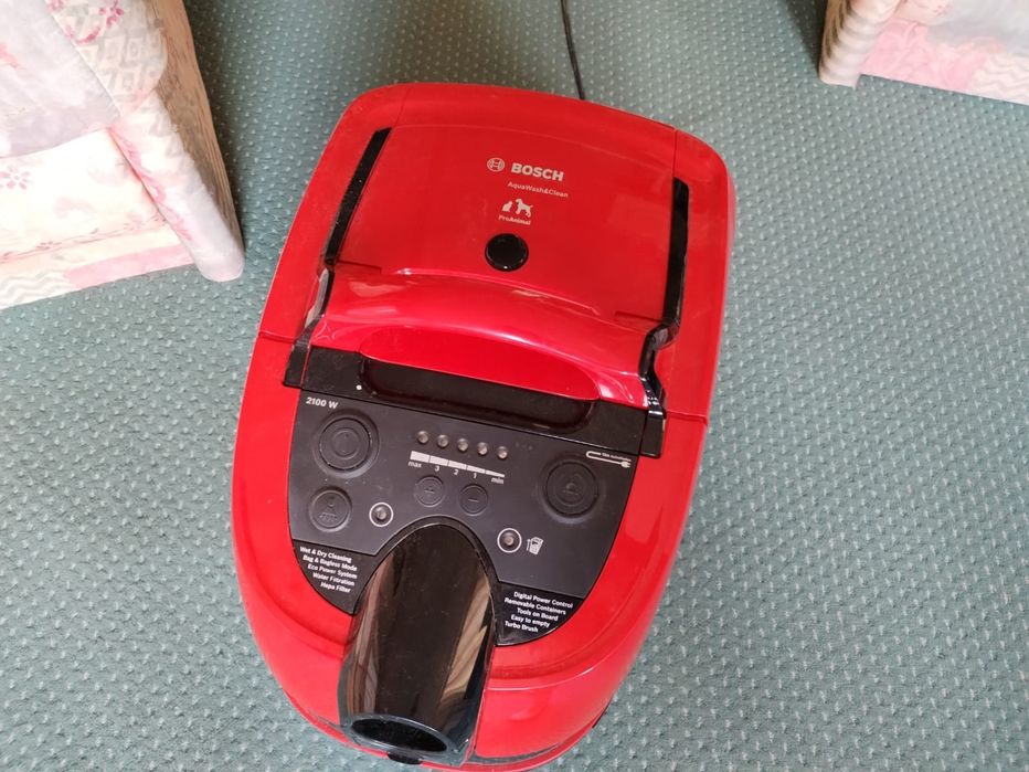 Vind aspirator Bosch cu spalare