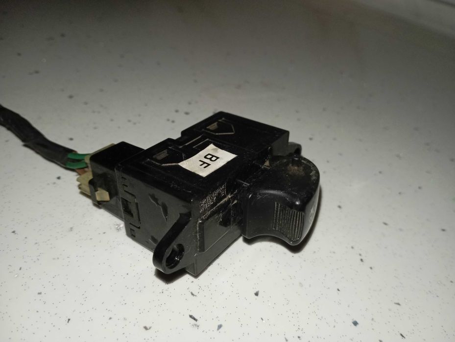 Ляво и дясно копче за стъклоповдигач