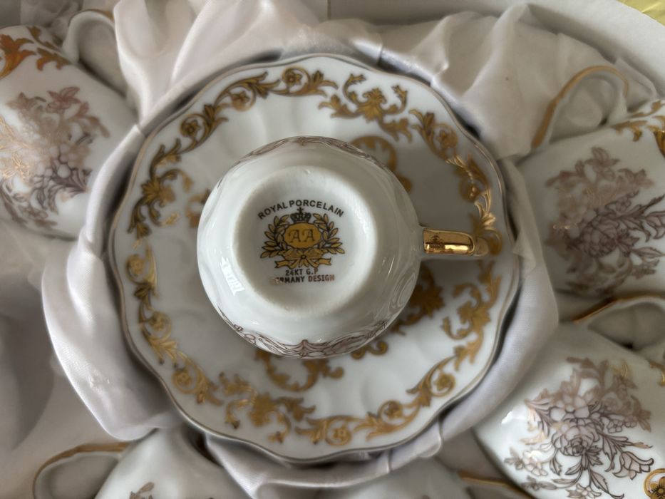 Продавам порцеланов сервиз за кафе - 4 броя