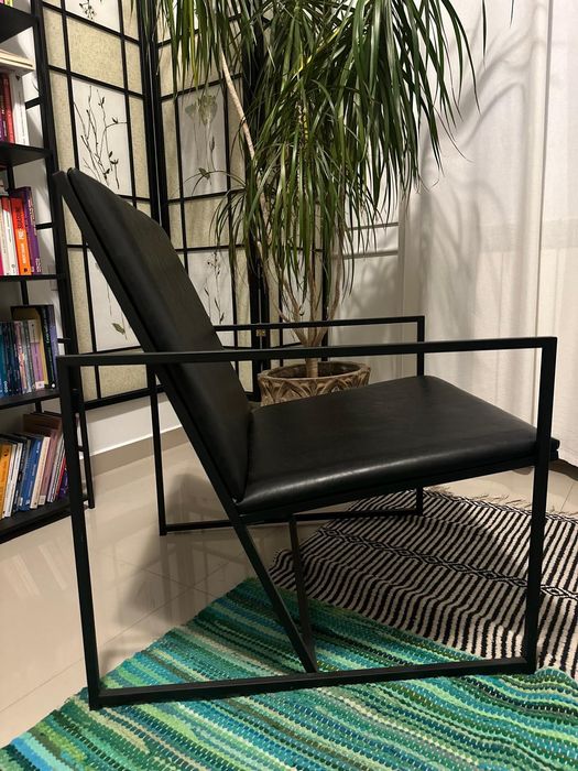 Fotoliu modern, structură metalică – stare excelentă