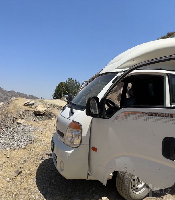 Kia bongo sotiladi