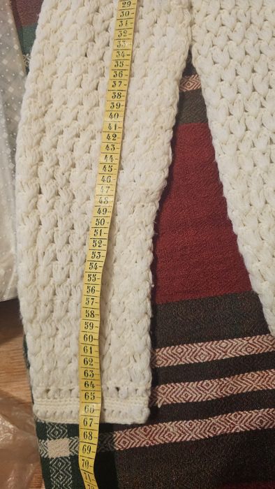 Ръчно плетена дамска жилетка