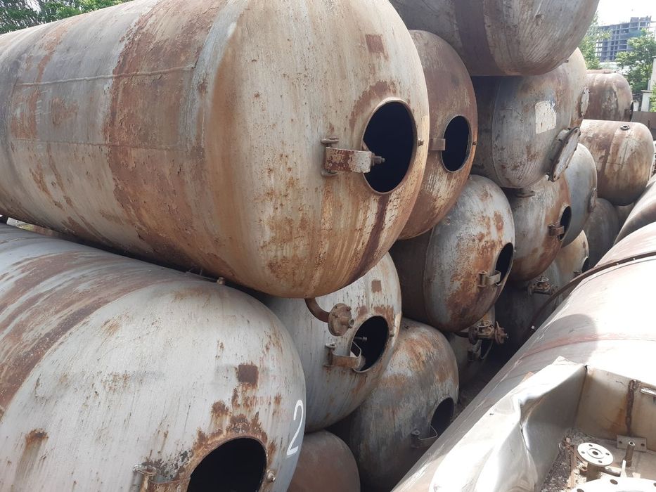 ЦИСТЕРНЫ  ёмкосьти разных кубатур.