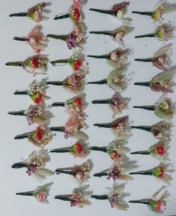 Сватбени бутониери и гривни за ръка