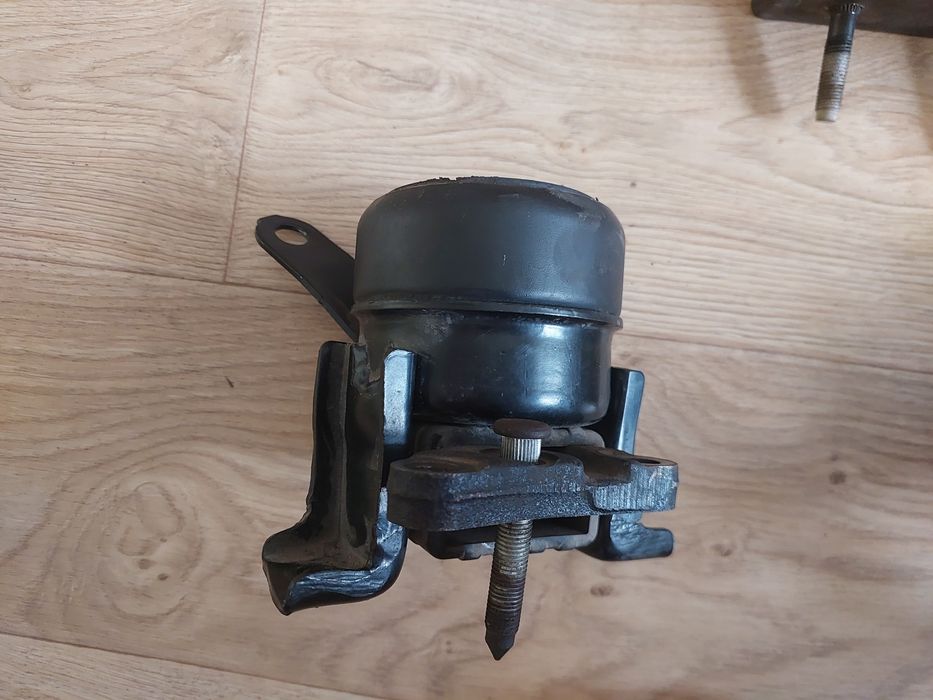 Подушки двигателя RAV4 2 поколение