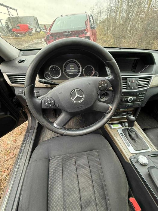 Dezmembrez Mercedes E class 220 2.2 motor defect