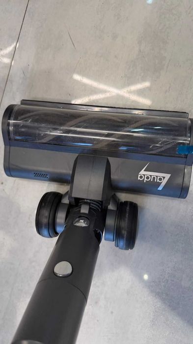 Вертикльный безпроводной пылесос