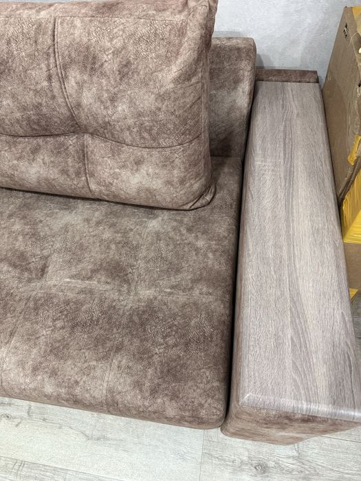 Мебель диван и стол трюмо