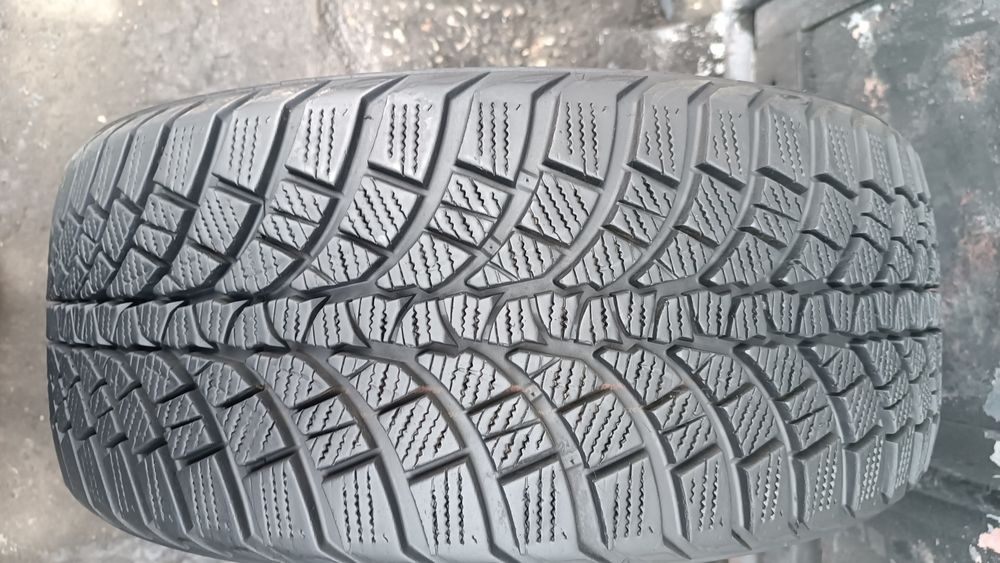 225/40/18 Kumho .