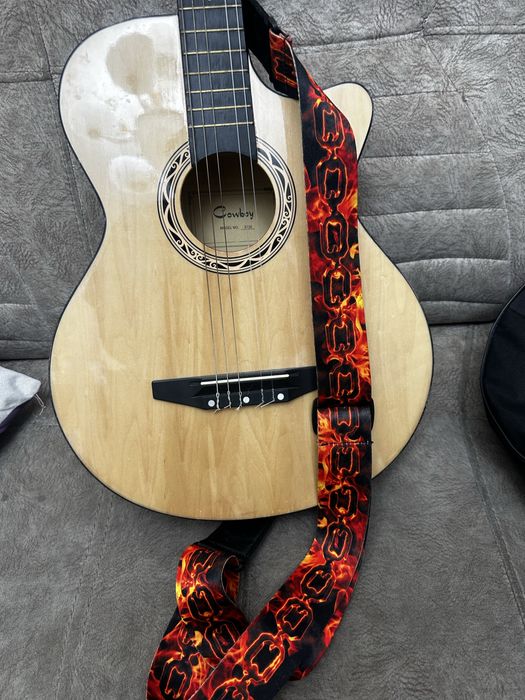 Акустическая гитара