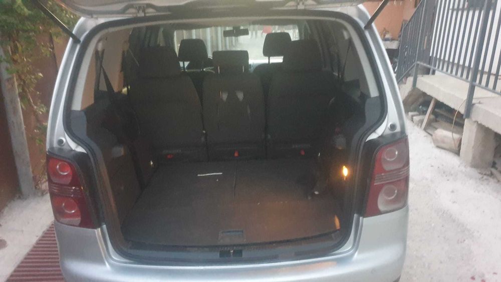 Volkswagen Touran 1.9 TDI • 2008 • Automată • 2.600 €