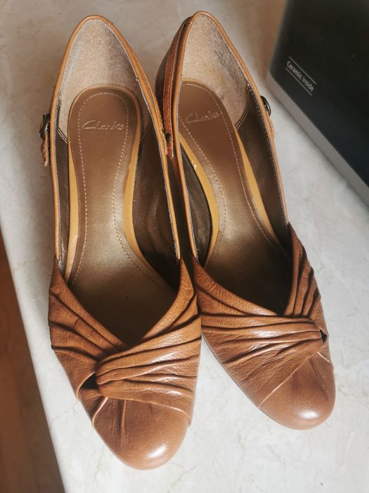 Страхотни обувки на прекрасни цени - Clarks,  Bright и др.