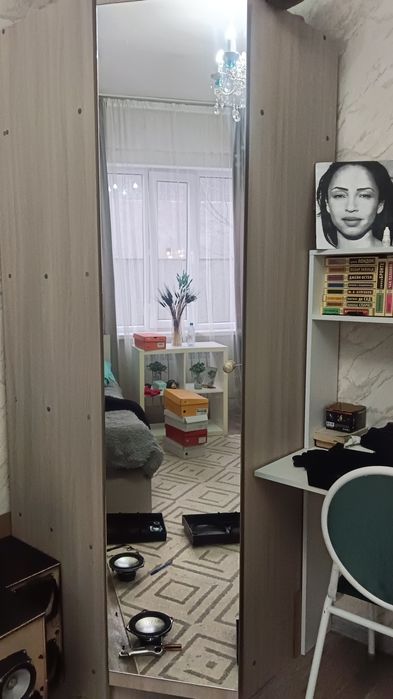 Шкаф угловой  ,очень удобный и вместительный