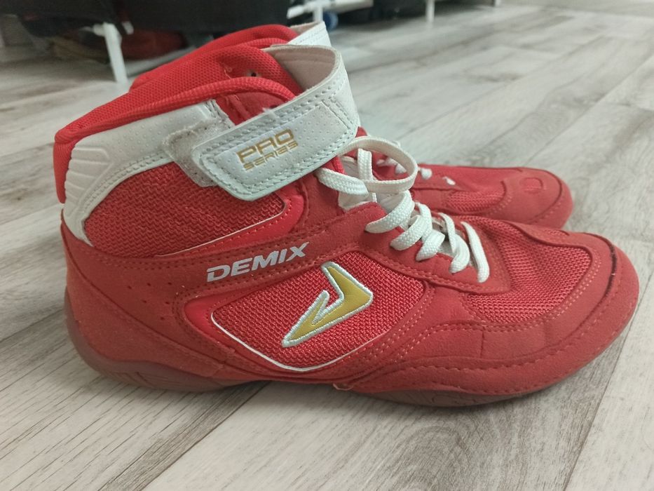Продаю борцовки Demix