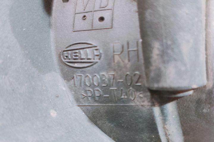 Far Ceata proiector dreapta cu defect 17003702 BMW Seria 3 E90/E91/E9