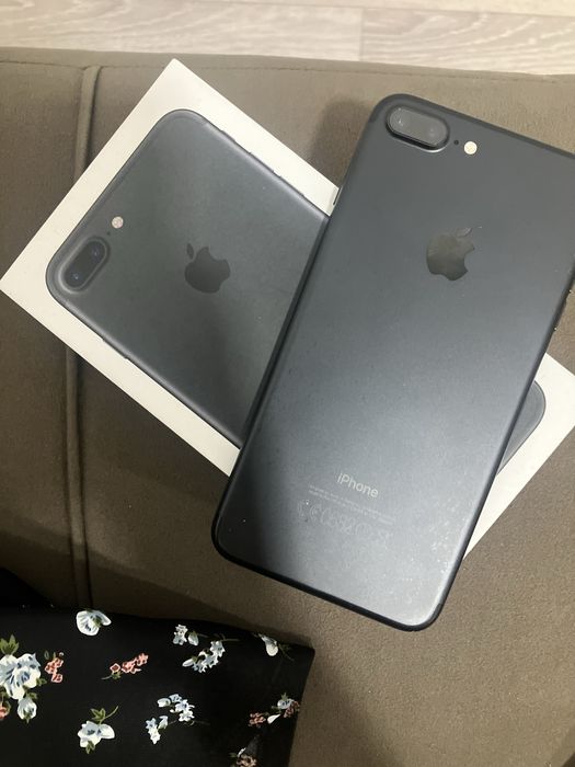 Айфон 7+ продам.