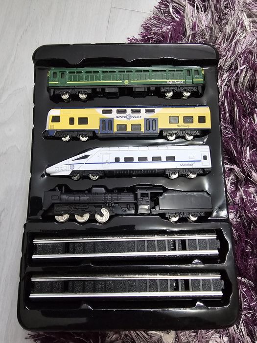 Set 4 trenuri metalice plus sine noi