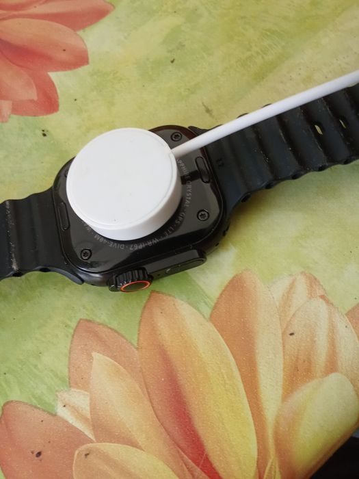 Продавам НЕРАБОТЕЩ смарт часовник (за части)