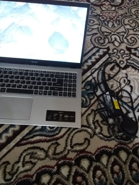 Notbook Acer kafolati bilan