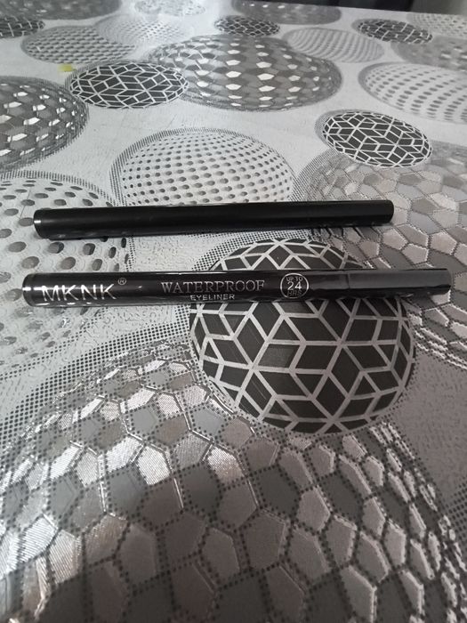 Водоустойчива очна линия