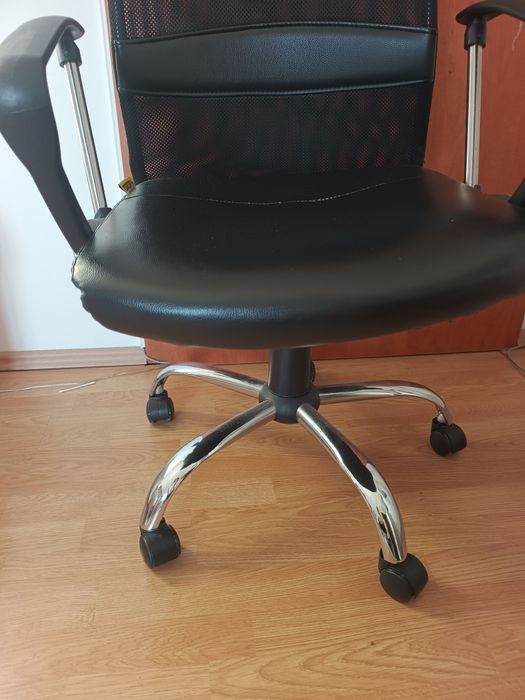 scaun ergonomic pentru birou