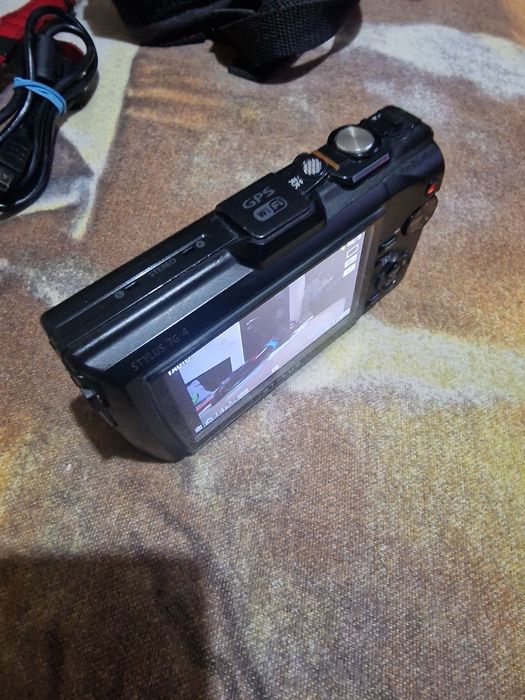 Aparat foto video Olympus Tough TG-4