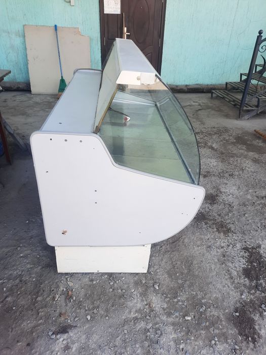 продам витриный холодильник