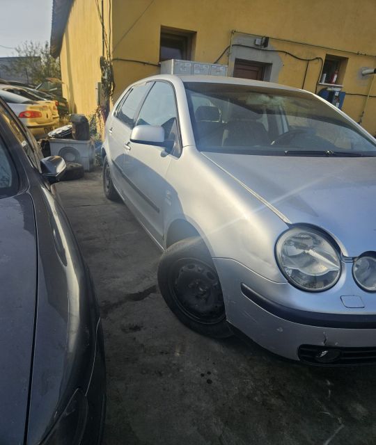 Contact cu cheie Volkswagen VW Polo 2002 1.2 MT (64 hp)