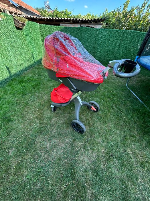 Продава детска количка