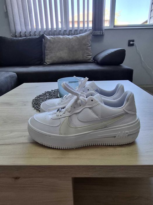 Дамски маратонки Nike
