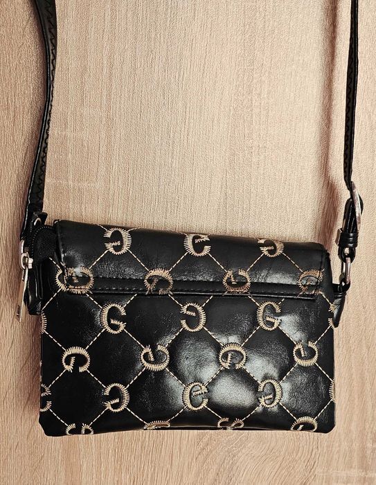 Дамска чанта през рамо