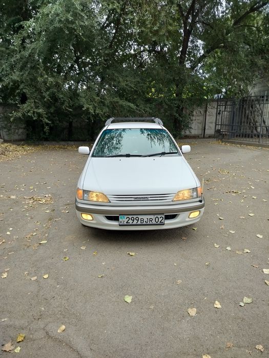 Продам Тойота Карина