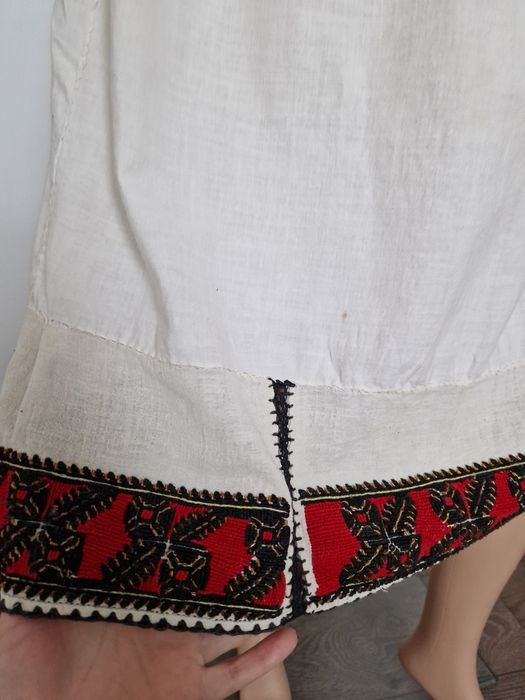 Camasa populara cusuta manual