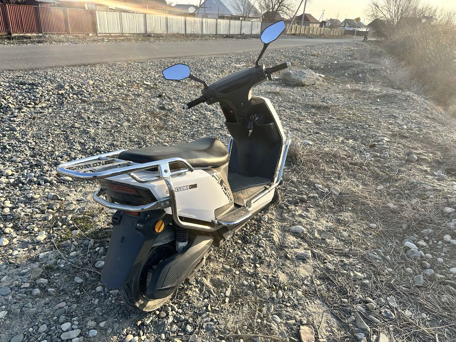 электро скутер сузуки