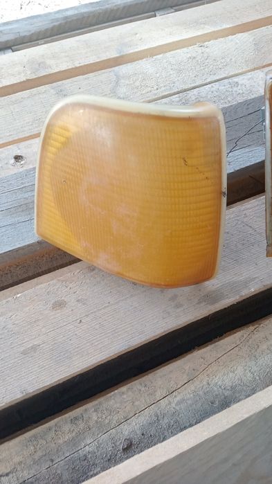 Продам поворотник на audi 100