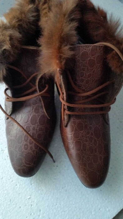 ghete dama cu blana  38