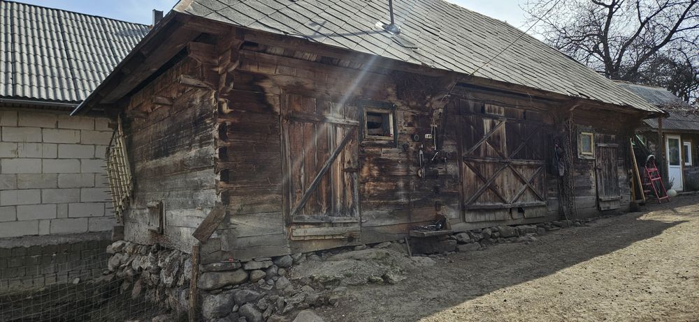 Grajd din lemn  de vânzare