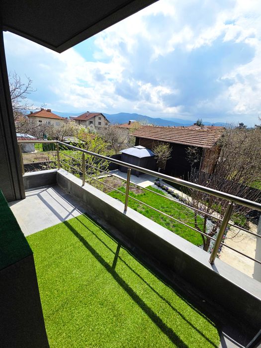 Нова къща с двор в широк център на Велинград